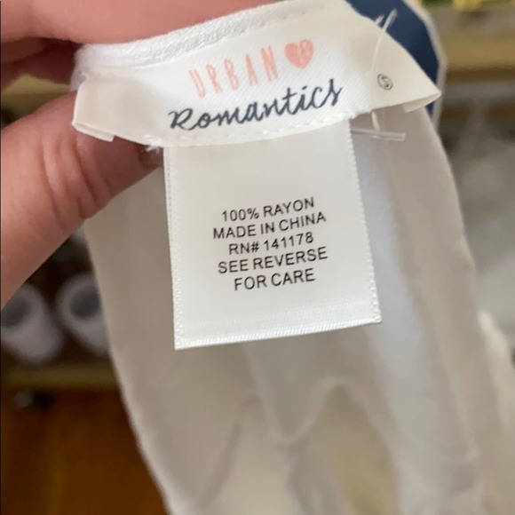 White button down blouse - Picture 4 of 5